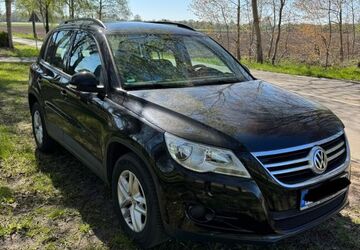 VW Tiguan 176.800 km 8.300 &euro; Hoogstede 49846